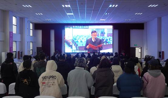 深入学习习近平法治思想，大力弘扬宪法精神 ——beat365组织开展宪法晨读活动(图1)