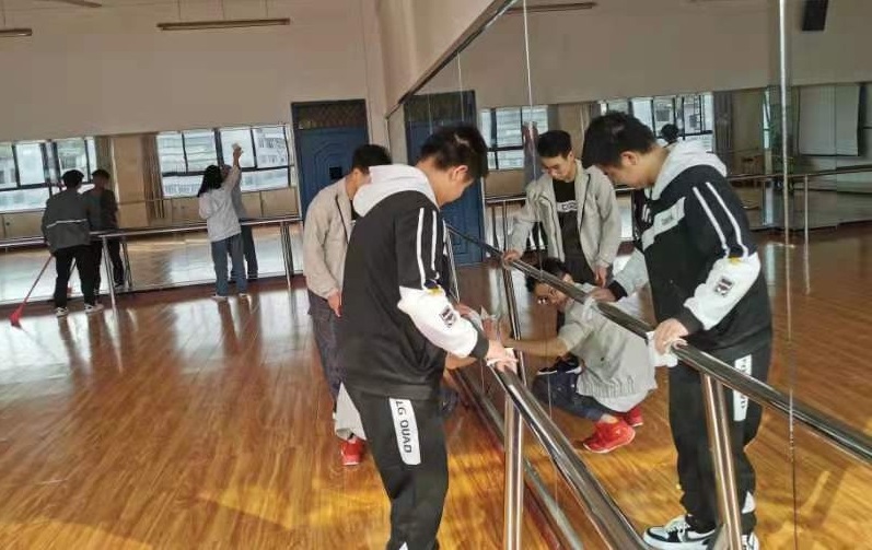 学雷锋 争做新时代好青年(图3) 学雷锋 争做新时代好青年(图3)