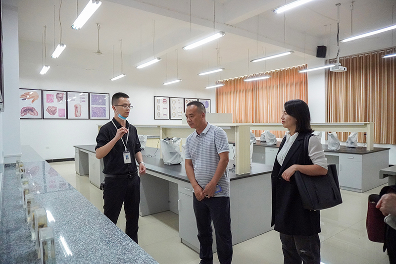 黎平县人民政府副县长邰光金率队到beat365在线唯一官网实地考察(图1)