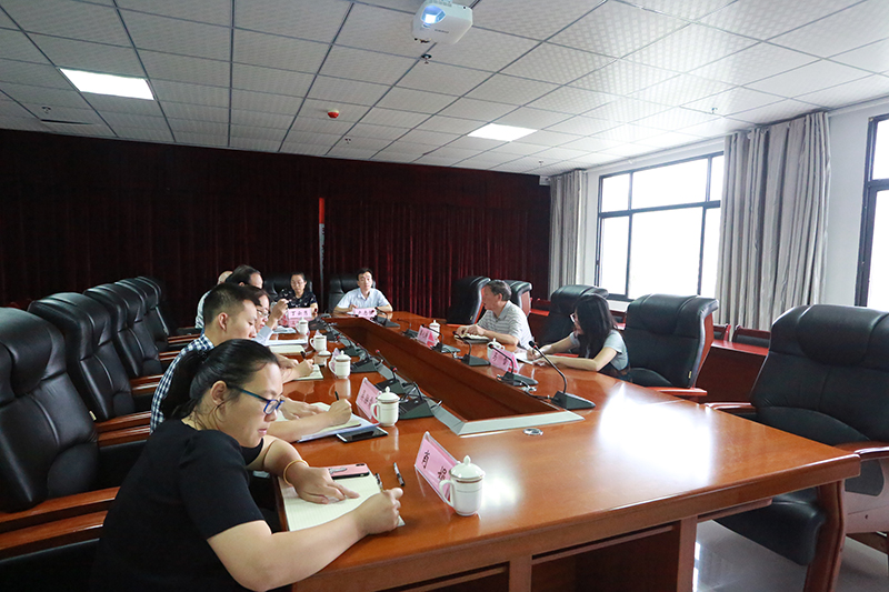 铜仁职业技术学院党委副书记覃礼涛一行到beat365开展校际合作交流(图2)