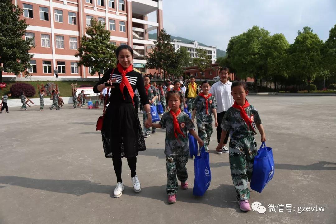 beat365在线唯一官网“青春有伴·我不孤单”系列主题帮扶活动之“微扶贫·微心愿”(图6)