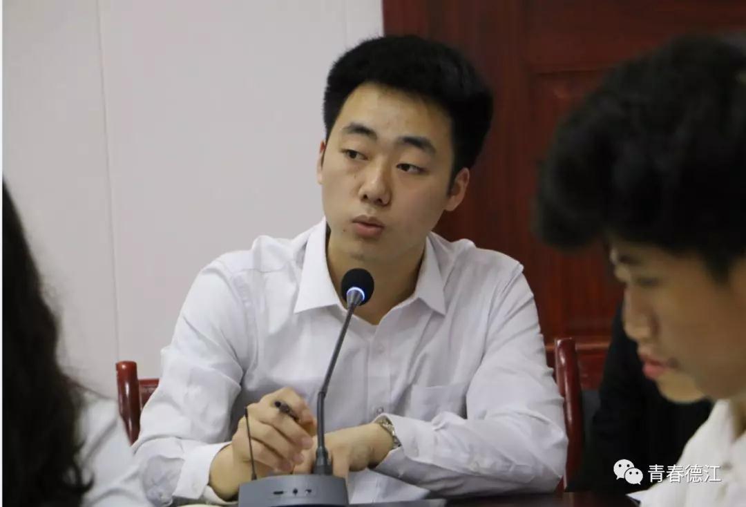beat365在线唯一官网青年大学生代表参加德江县纪念五四运动100周年青年大学生座谈会(图4)