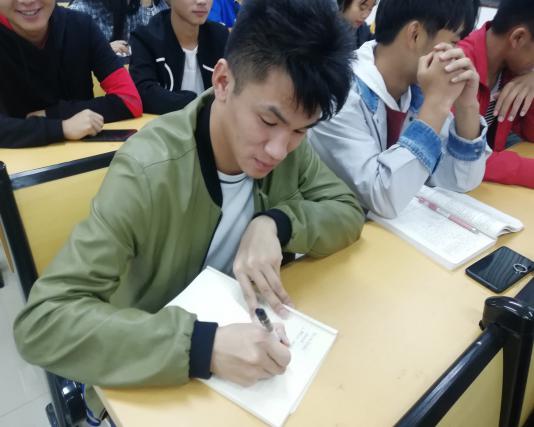 建筑工程学院2018级学生代表座谈会(图1) 建筑工程学院2018级学生代表座谈会(图1)