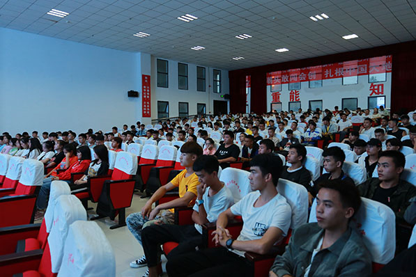 建筑工程学院召开2019级新生见面会(图2) 建筑工程学院召开2019级新生见面会(图2)