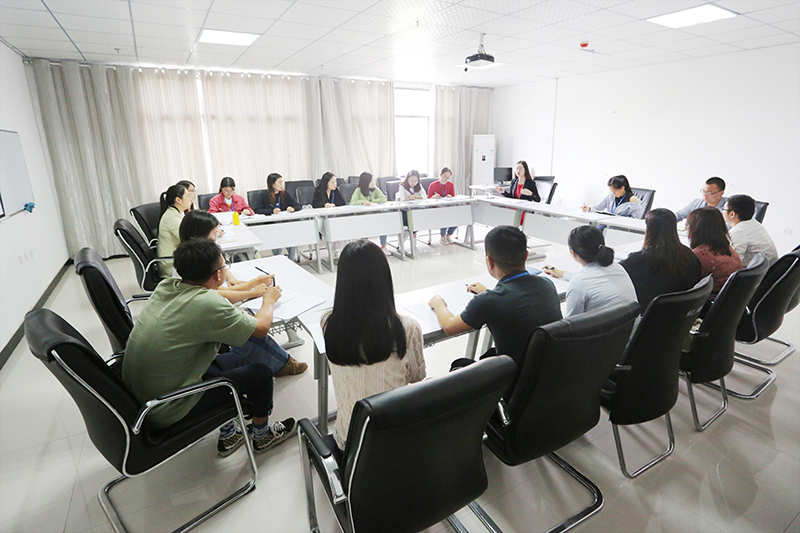 beat365启动新教职工岗前培训工作(图1)