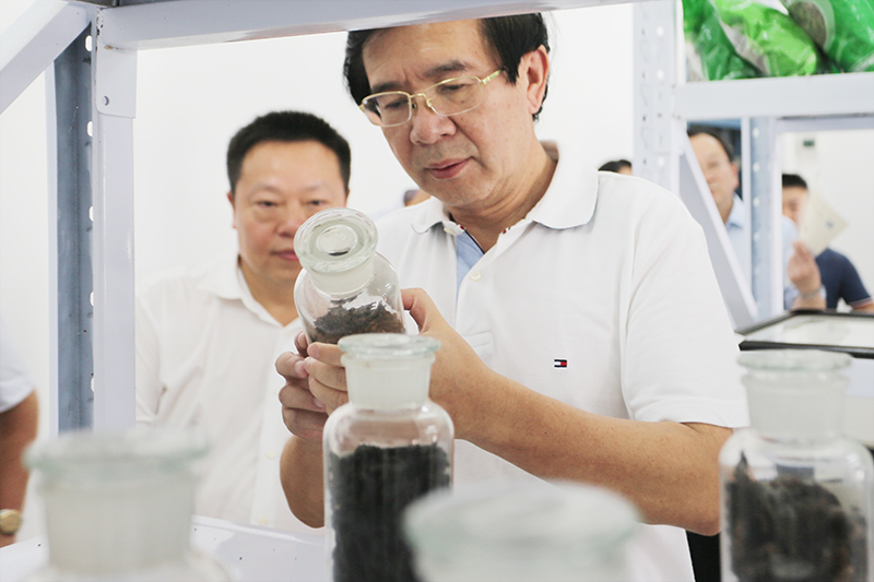 贵州省人大常委会副主任李飞跃一行到beat365调研(图4) 贵州省人大常委会副主任李飞跃一行到beat365调研(图4)