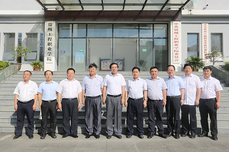 贵州省人大常委会副主任李飞跃一行到beat365调研(图5) 贵州省人大常委会副主任李飞跃一行到beat365调研(图5)