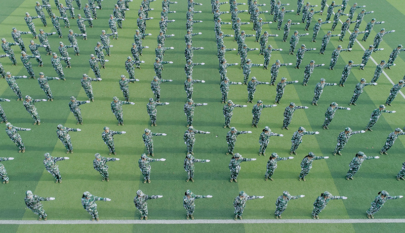 beat365在线唯一官网举行2020级新生军训结训暨开学典礼(图15)