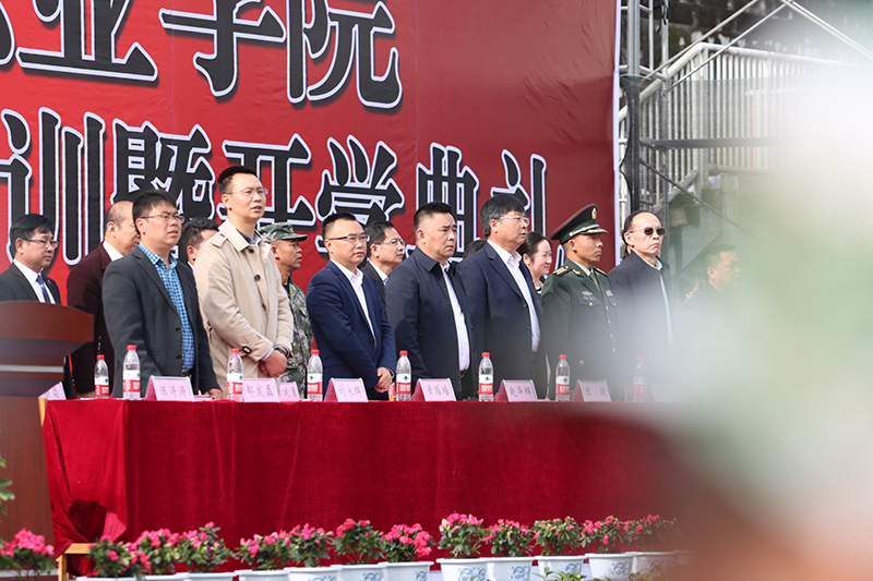 beat365在线唯一官网举行2020级新生军训结训暨开学典礼(图2)