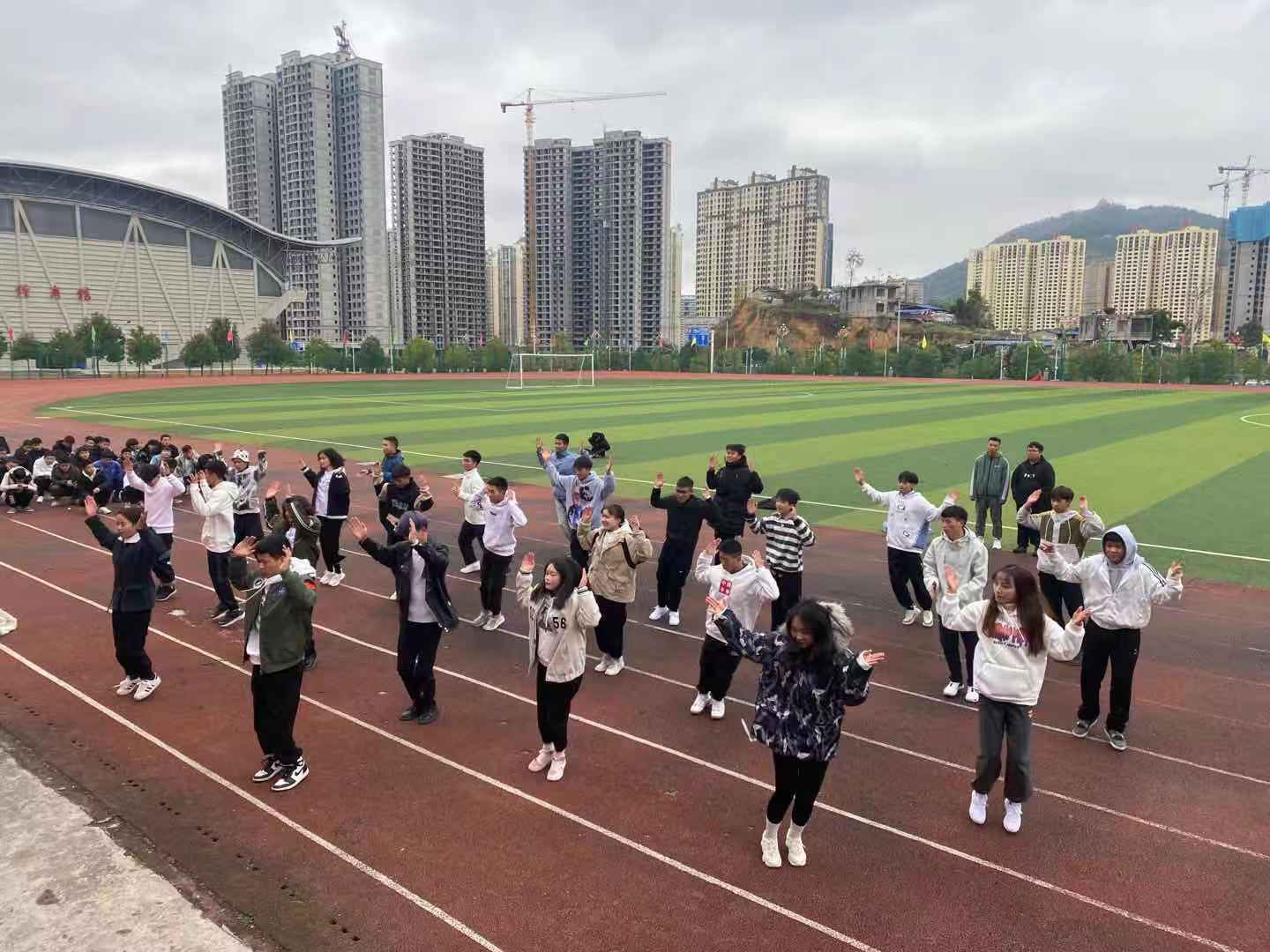 青春正当时,奋斗在路上 ——大数据与信息技术学院校运会排练(图2) 青春正当时,奋斗在路上 ——大数据与信息技术学院校运会排练(图2)