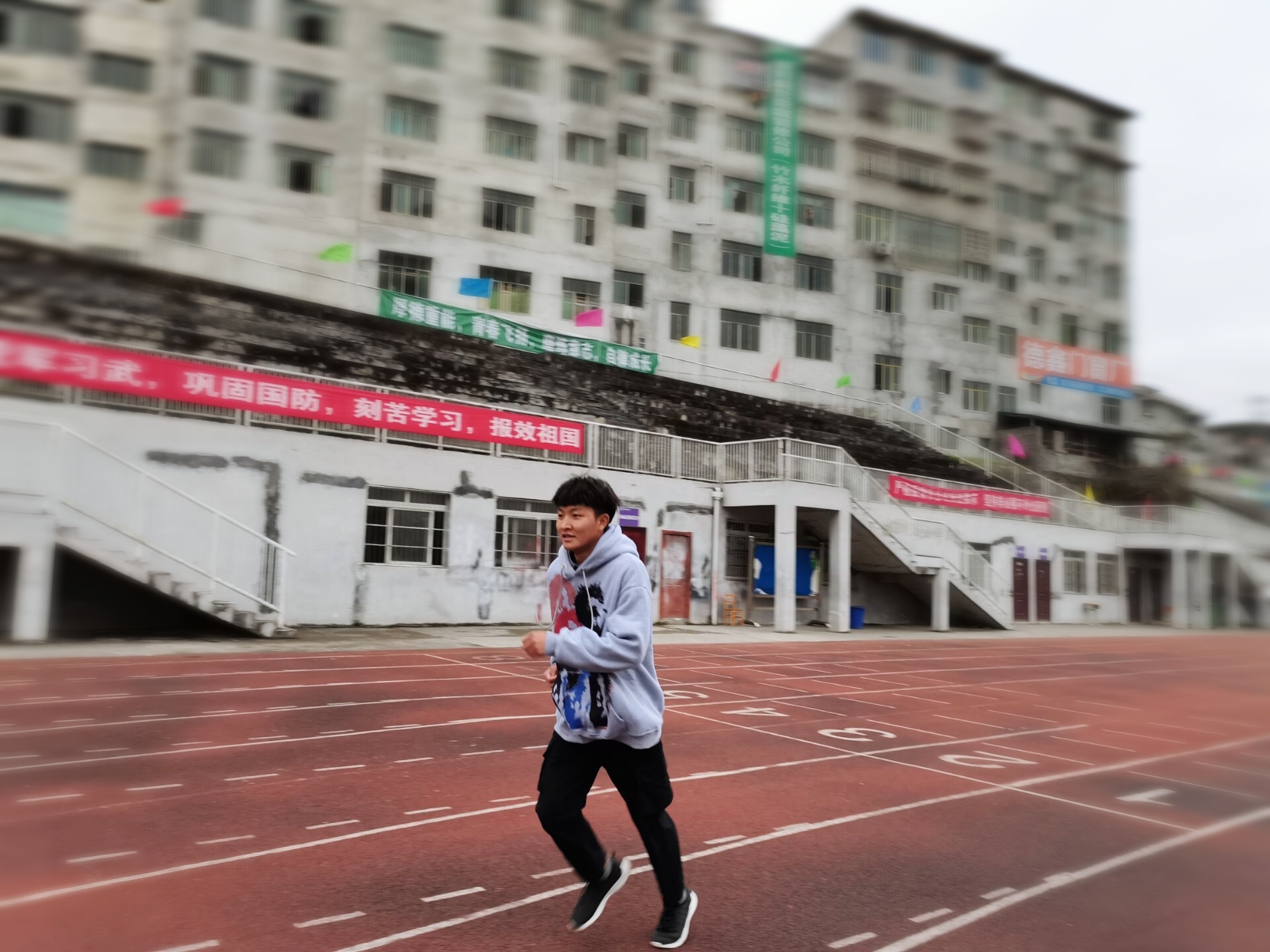 青春正当时,奋斗在路上 ——大数据与信息技术学院校运会排练(图3) 青春正当时,奋斗在路上 ——大数据与信息技术学院校运会排练(图3)