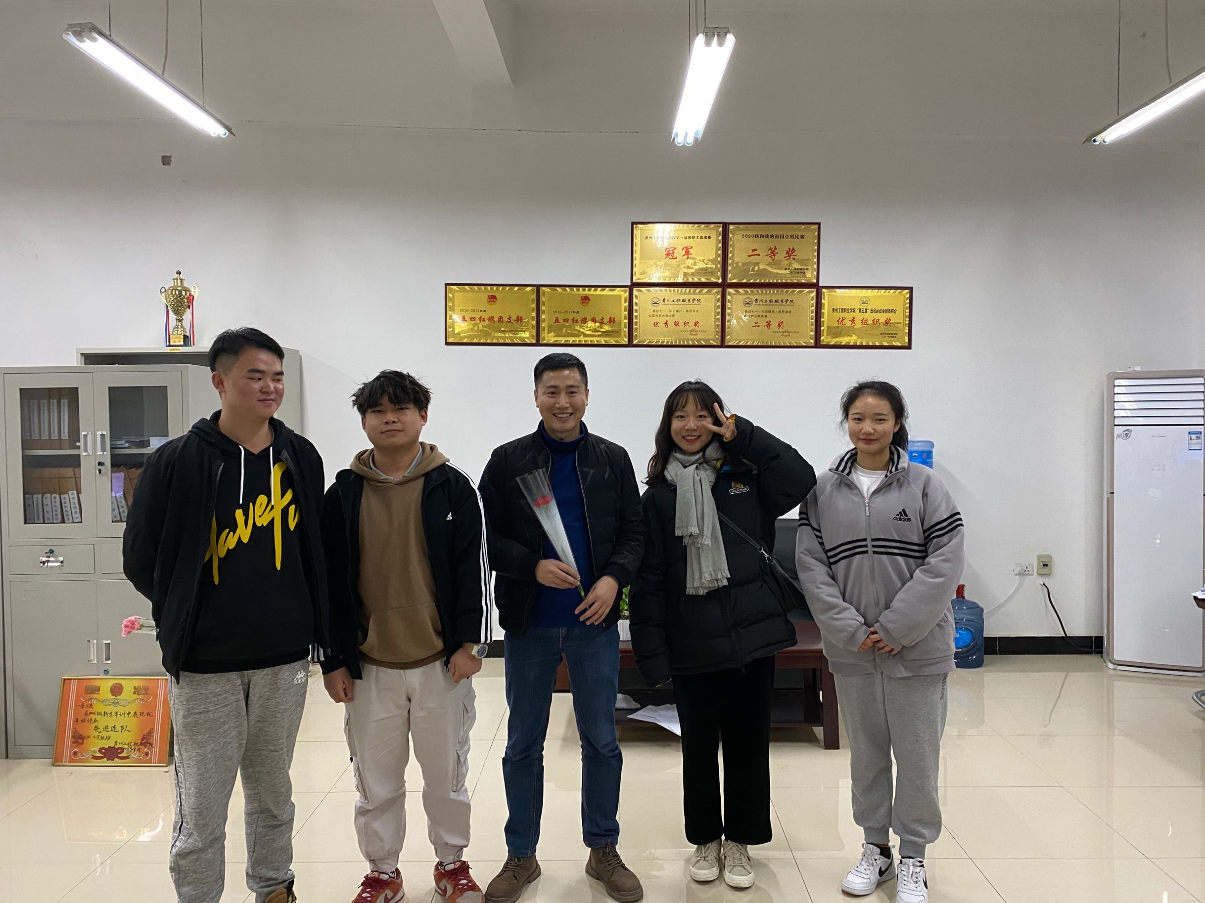 感恩你我 真情成长(图1) 感恩你我 真情成长(图1)