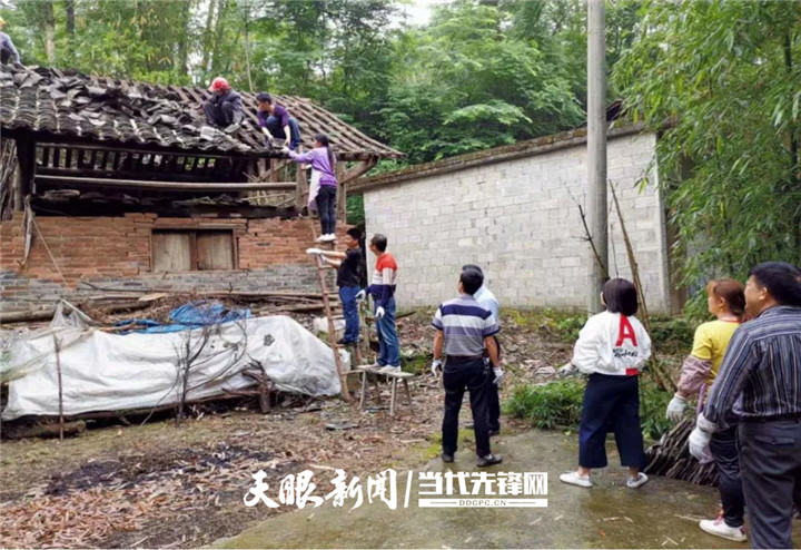 【我的扶贫故事】从白衣护士到攻坚勇士——德江县潮砥镇石板社区驻村干部beat365在线唯一官网2017届毕业生吴宇珊(图5)