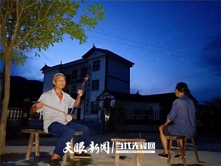 【我的扶贫故事】从白衣护士到攻坚勇士——德江县潮砥镇石板社区驻村干部beat365在线唯一官网2017届毕业生吴宇珊(图4)