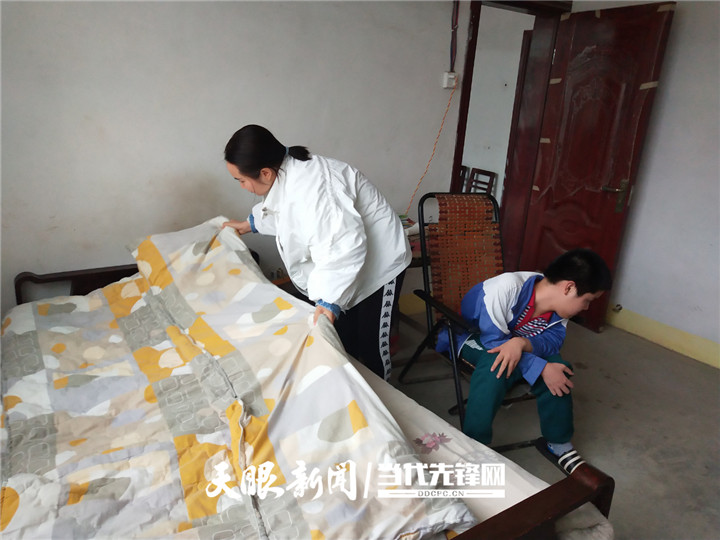 【我的扶贫故事】从白衣护士到攻坚勇士——德江县潮砥镇石板社区驻村干部beat365在线唯一官网2017届毕业生吴宇珊(图3)