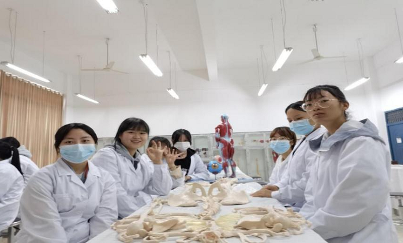 深化产教融合 校企双元育人 ——护理学院邀请德江县人民医院临床医生入校授课(图5) 深化产教融合 校企双元育人 ——护理学院邀请德江县人民医院临床医生入校授课(图5)