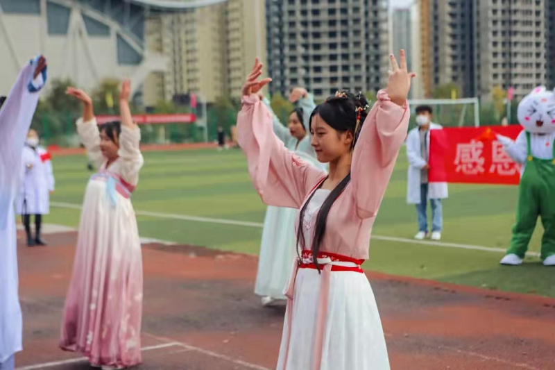 礼赞百年,筑梦青春——beat365在线唯一官网第七届田径运动会(图2) 礼赞百年,筑梦青春——beat365在线唯一官网第七届田径运动会(图2)