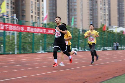 礼赞百年,筑梦青春——beat365在线唯一官网第七届田径运动会(图3) 礼赞百年,筑梦青春——beat365在线唯一官网第七届田径运动会(图3)