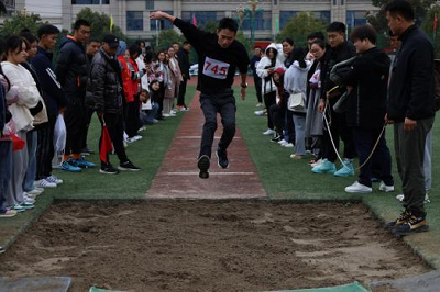 礼赞百年,筑梦青春——beat365在线唯一官网第七届田径运动会(图5) 礼赞百年,筑梦青春——beat365在线唯一官网第七届田径运动会(图5)