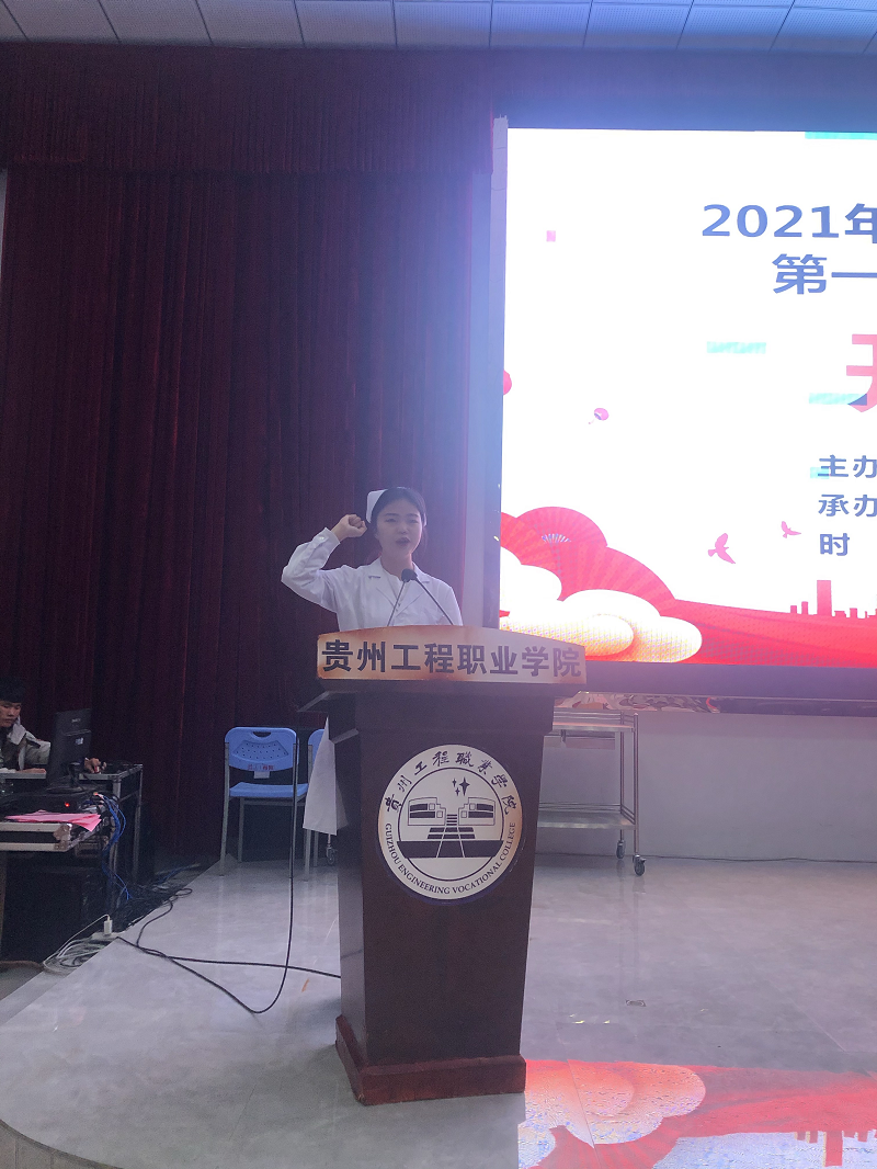 树礼仪形象  展天使风采 ——护理学院隆重举行beat365在线唯一官网第一届护理礼仪大赛开幕式暨选拔赛初赛(图2)