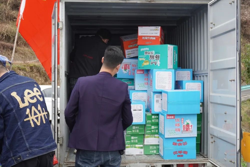 beat365在线唯一官网下乡慰问疫情防控人员(图1)