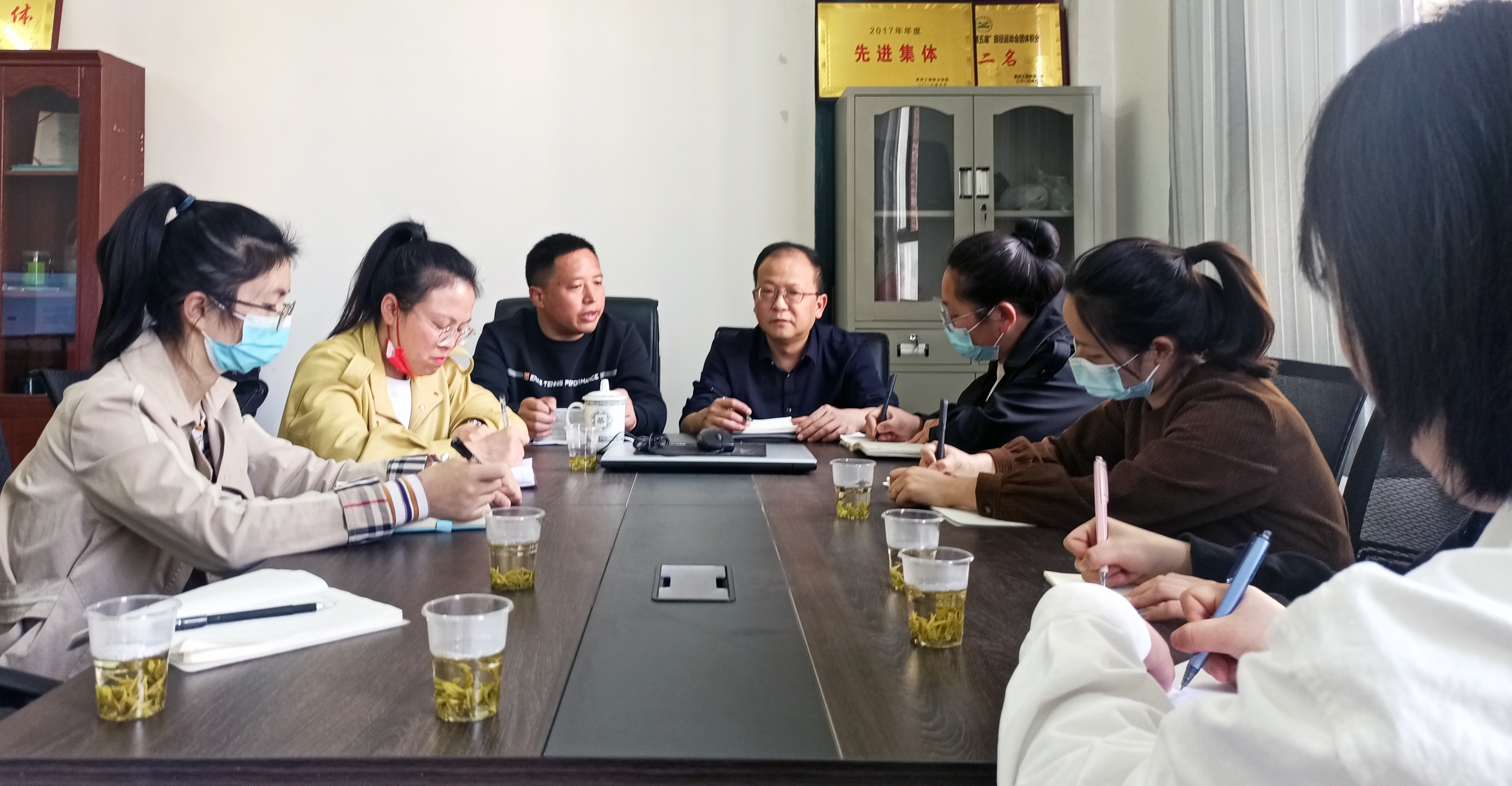 思路清   创意新  上手易  落地实    ——现代服务与管理学院召开“双创”经验分享会 (图1)