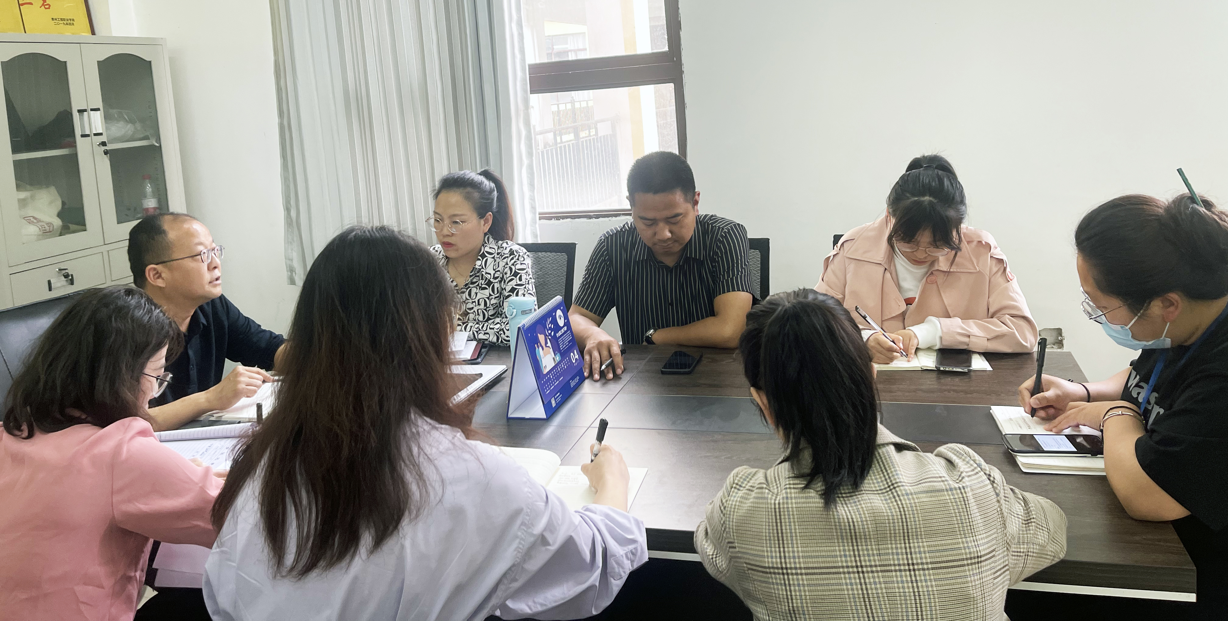 现代服务与管理学院组织召开2022年 春季学期第八次党政联席会议(图2)