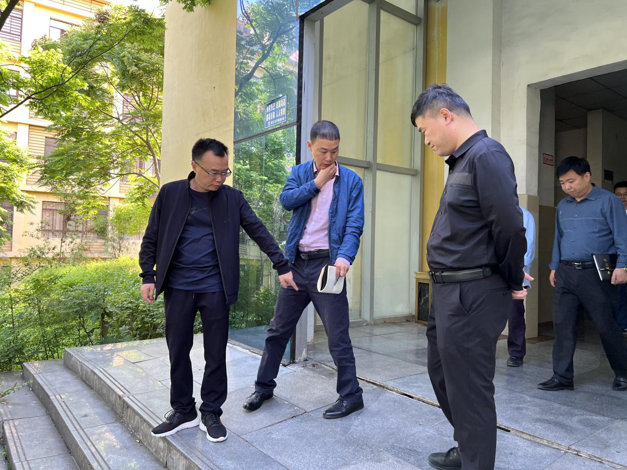 加强隐患排查整改，确保校园安全稳定！beat365开展“五·一”节前安全大检查(图1)