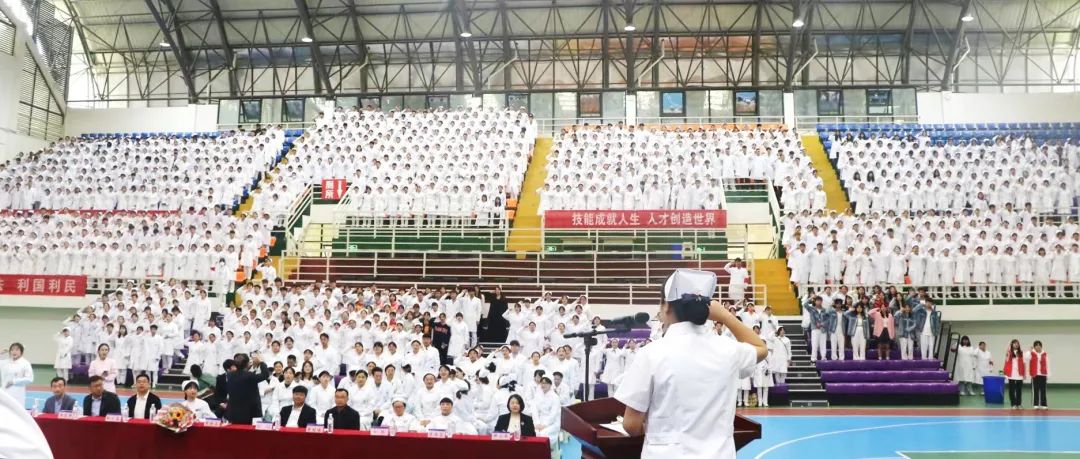 beat365在线唯一官网举行5·12国际护士节活动暨授帽仪式(图6)