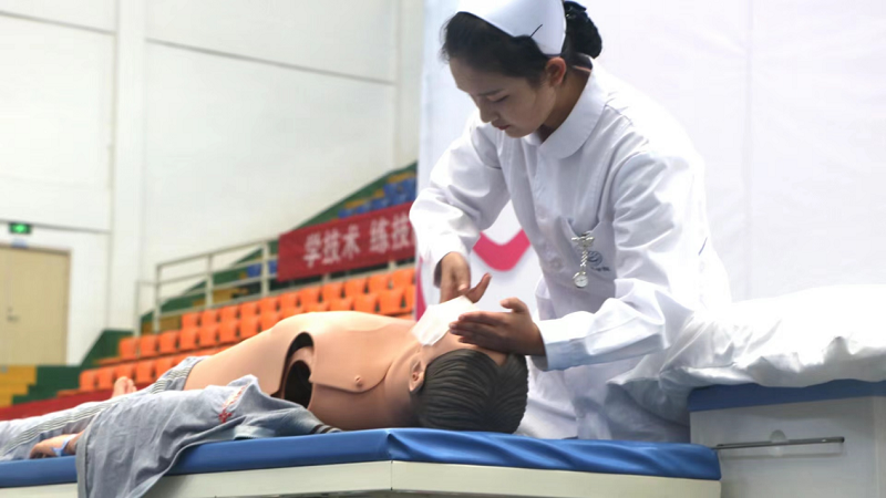 强护理技能，展天使风采——beat365在线唯一官网成功举办5·12国际护士节活动暨授帽仪式(图8)