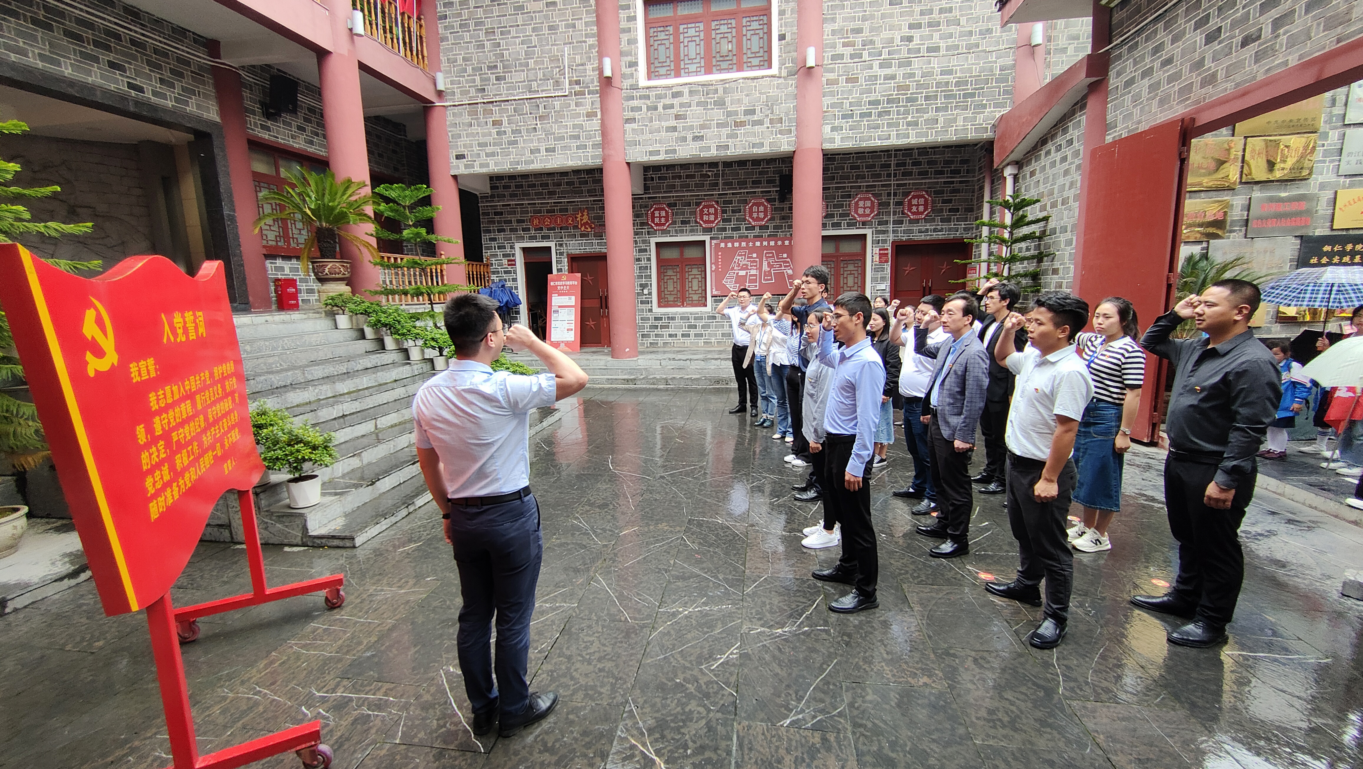 beat365在线唯一官网赴铜仁开展第一期基层党务工作者专题培训暨“赓续英烈精神凝聚奋进力量”主题党日活动(图9)