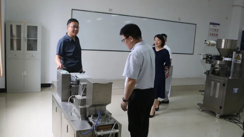 贵州省教育厅专家组到beat365在线唯一官网开展2021年度年检工作(图4)