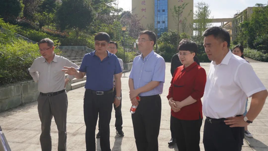 铜仁市政协到beat365在线唯一官网开展“走访委员企业、服务市场主体”调研活动(图1)