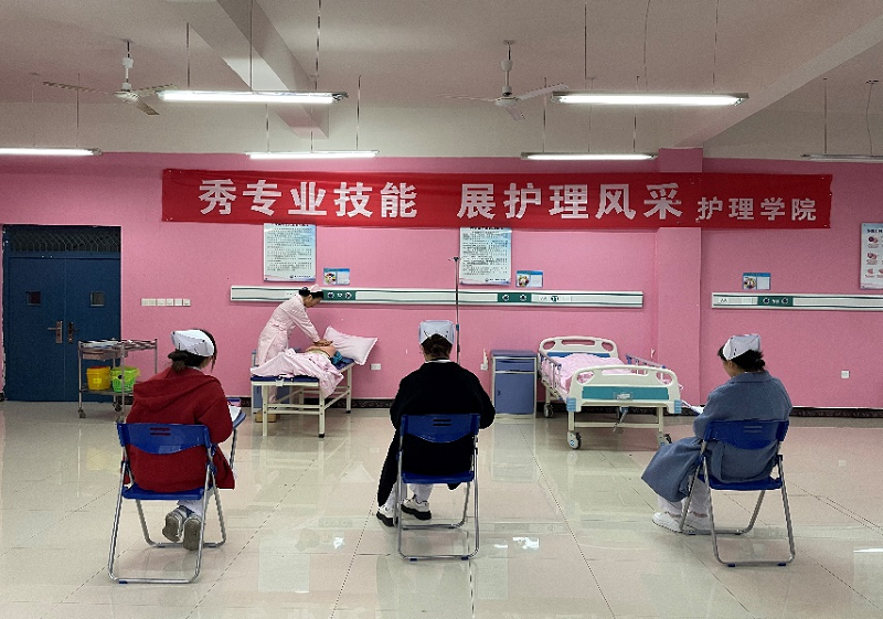 创新协同·奋竞于春-beat365在线唯一官网第六届护理技能大赛圆满举办(图6) 创新协同·奋竞于春-beat365在线唯一官网第六届护理技能大赛圆满举办(图6)