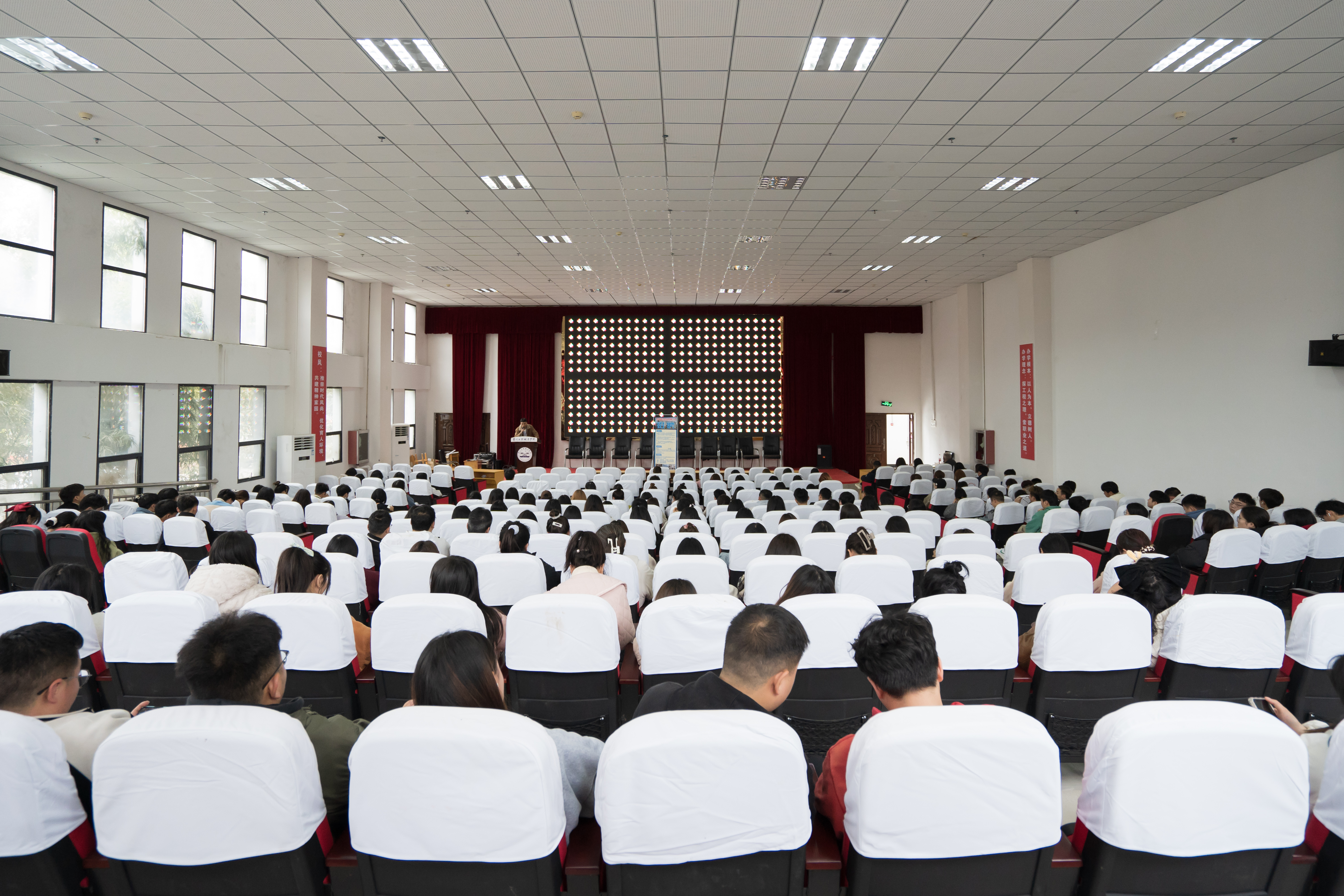 beat365举办2023春季校园双选会(图11)