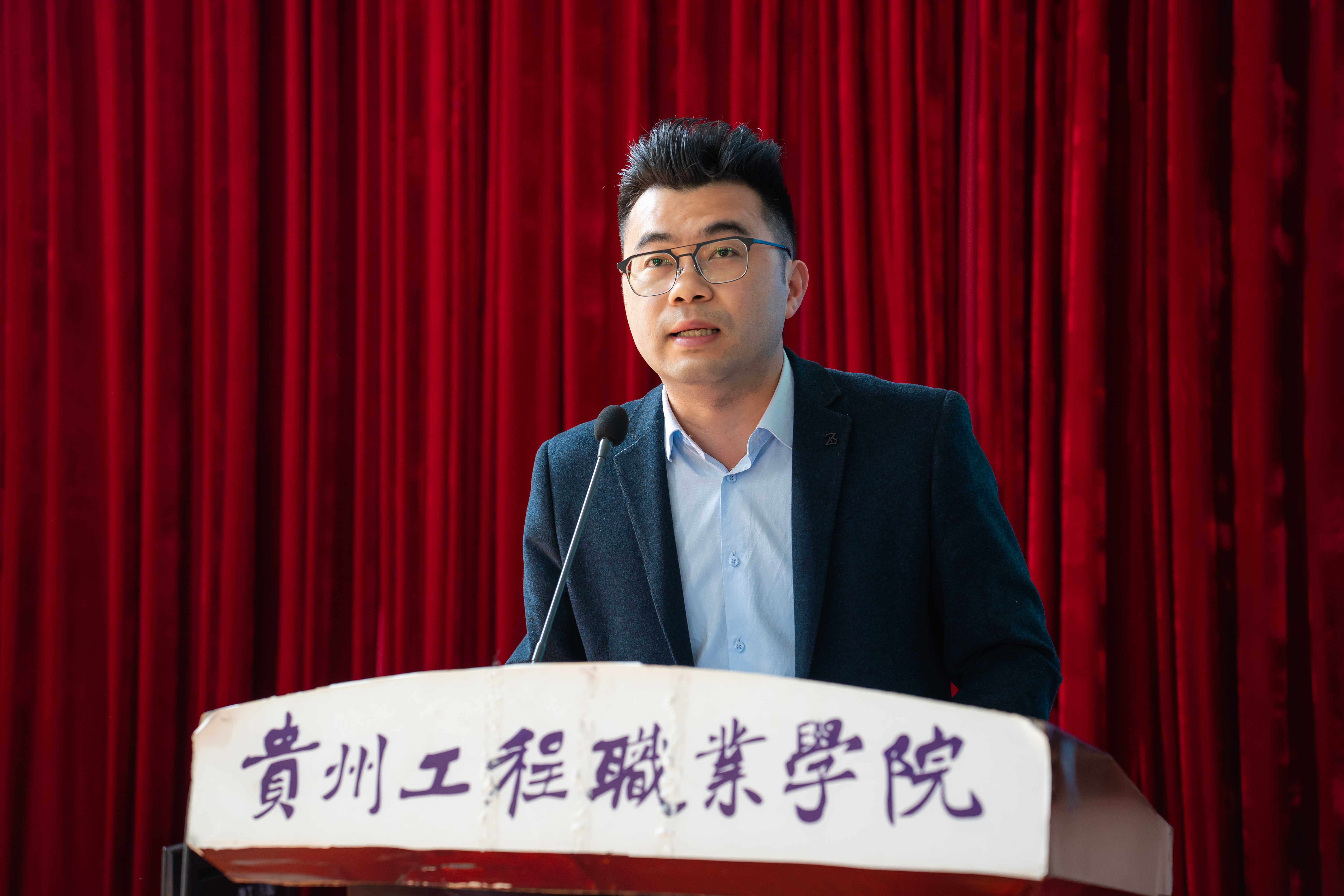 建筑工程学院举行“朝气蓬勃新时代·最是书香能致远”读书月活动启动仪式(图3) 建筑工程学院举行“朝气蓬勃新时代·最是书香能致远”读书月活动启动仪式(图3)