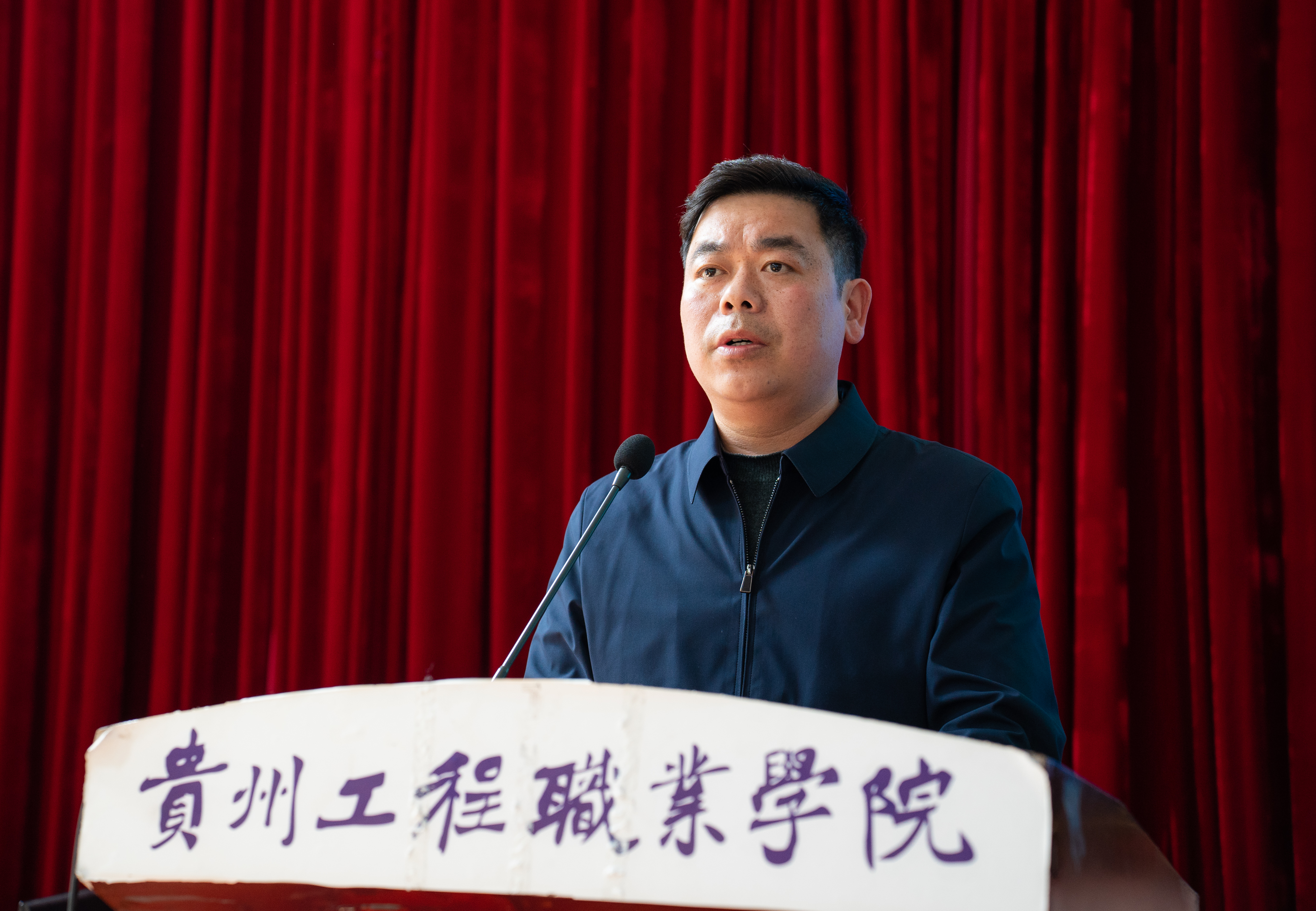 建筑工程学院举行“朝气蓬勃新时代·最是书香能致远”读书月活动启动仪式(图4) 建筑工程学院举行“朝气蓬勃新时代·最是书香能致远”读书月活动启动仪式(图4)