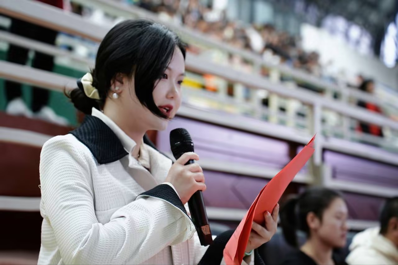 追“球”卓越 点燃夏天｜beat365第四届“工会杯”暨第八届“贵工杯”系列球赛开幕(图2)