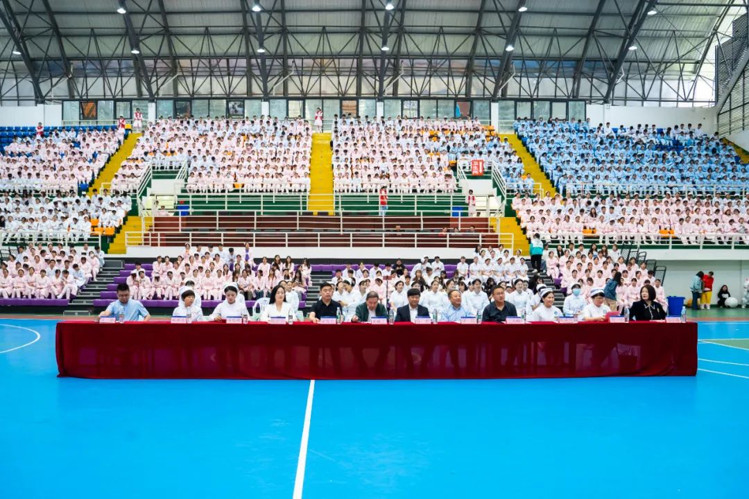 beat365举行“5·12”国际护士节活动暨授帽仪式(图1)