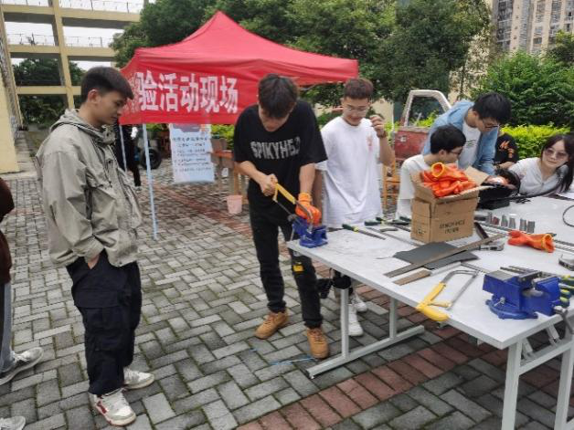 装备制造与信息技术学院职业教育活动总结(图4) 装备制造与信息技术学院职业教育活动总结(图4)