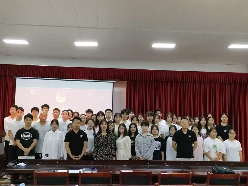 青春再续,薪火相传 药学院团总支举行学生干部换届大会(图6) 青春再续,薪火相传 药学院团总支举行学生干部换届大会(图6)