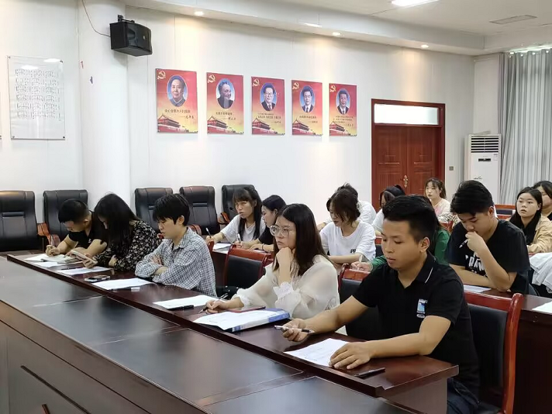 青春再续,薪火相传 药学院团总支举行学生干部换届大会(图1) 青春再续,薪火相传 药学院团总支举行学生干部换届大会(图1)