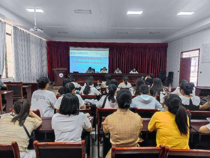 真抓实干敢担当 求真务实提质量—现代服务与管理学院召开2023年秋季学期第一次教职工大会(图1) 真抓实干敢担当 求真务实提质量—现代服务与管理学院召开2023年秋季学期第一次教职工大会(图1)