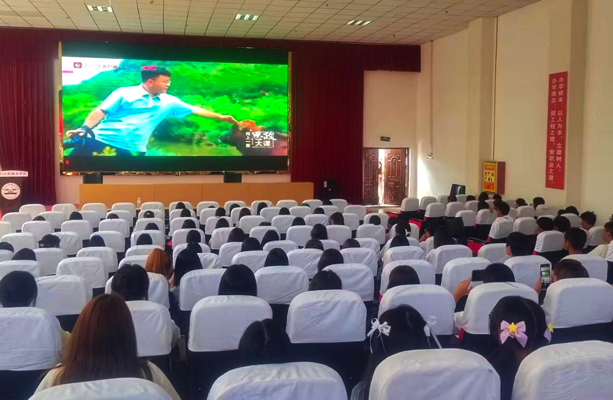 他们为什么去西部|我院组织全体学生观看同上一堂思政课(图1) 他们为什么去西部|我院组织全体学生观看同上一堂思政课(图1)