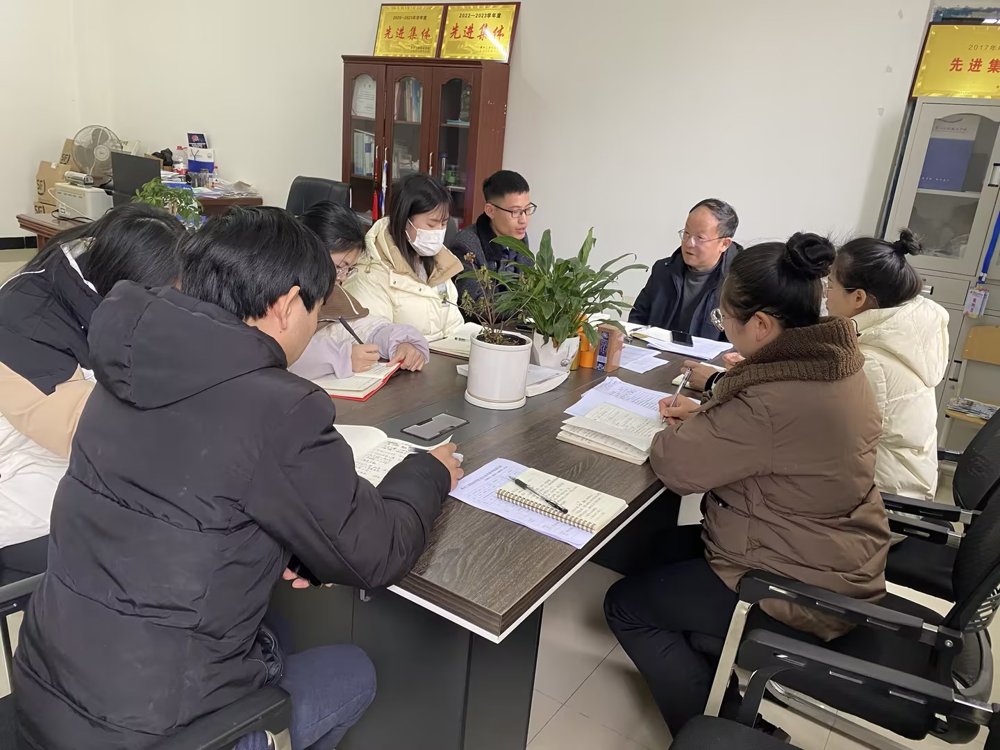 驰而不息抓落实 奋楫扬帆启新程 现代服务与管理学院组织召开2023-2024第二学期第一次党政联席暨教学工作会议(图1) 驰而不息抓落实 奋楫扬帆启新程 现代服务与管理学院组织召开2023-2024第二学期第一次党政联席暨教学工作会议(图1)