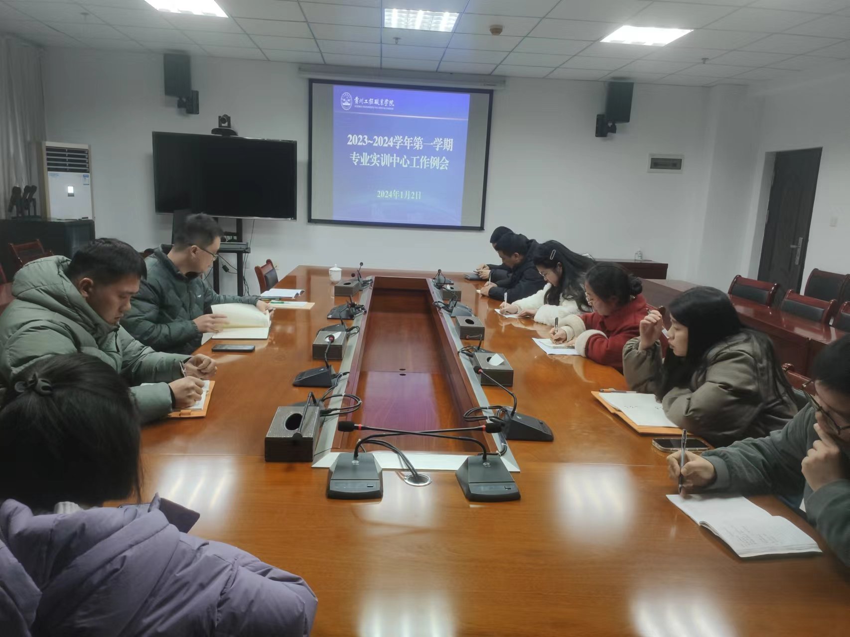 实习实训中心召开2024年度春季学期 实训中心管理工作例会(图1) 实习实训中心召开2024年度春季学期 实训中心管理工作例会(图1)