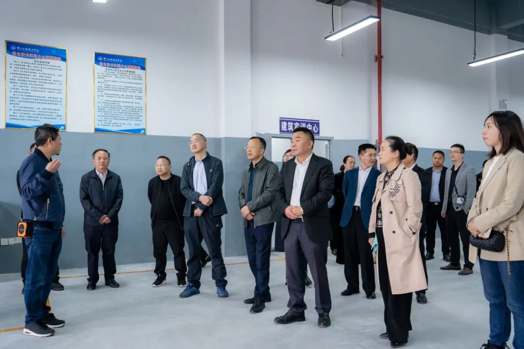 铜仁市人大教科文卫委主任委员郭德强一行到beat365在线唯一官网调研(图1) 铜仁市人大教科文卫委主任委员郭德强一行到beat365在线唯一官网调研(图1)