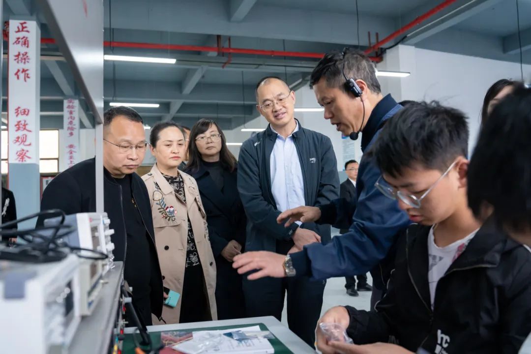 铜仁市人大教科文卫委主任委员郭德强一行到beat365在线唯一官网调研(图3) 铜仁市人大教科文卫委主任委员郭德强一行到beat365在线唯一官网调研(图3)