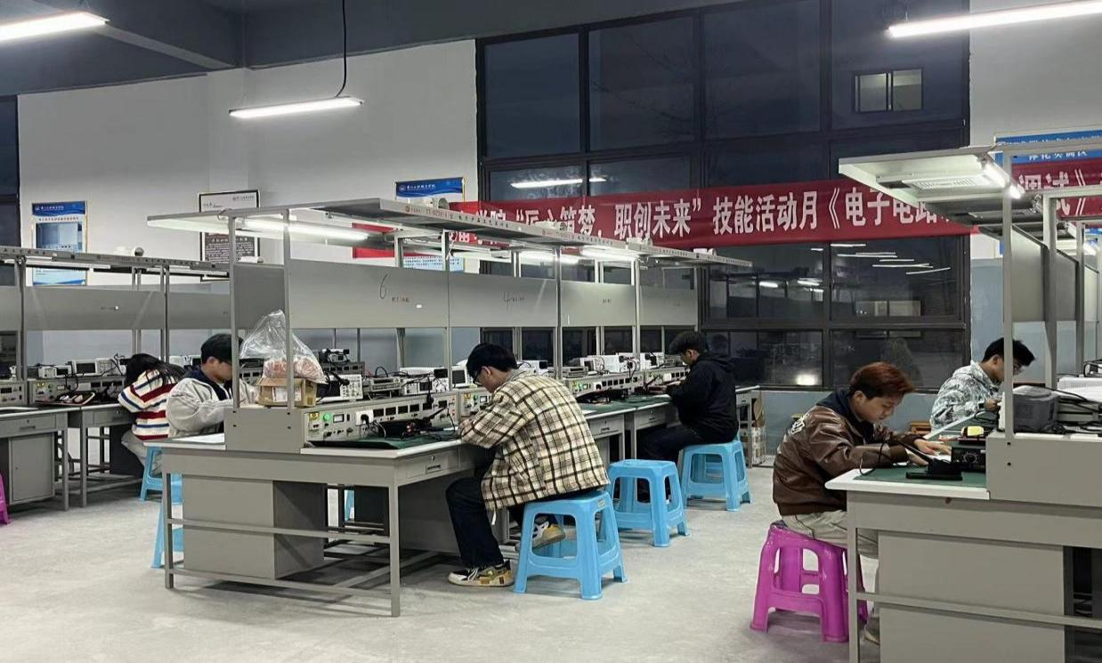 “匠心筑梦 职创未来”技能竞赛活动 正在进行时(图3) “匠心筑梦 职创未来”技能竞赛活动 正在进行时(图3)