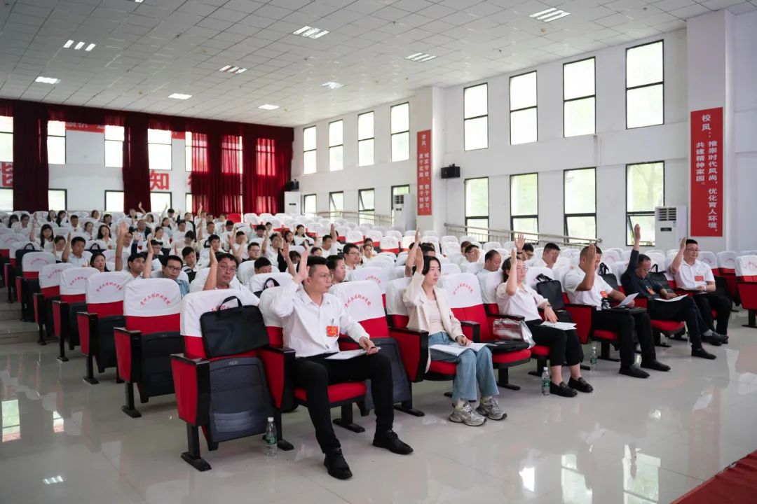 beat365在线唯一官网第二届教职工代表大会暨工会会员代表大会第三次会议胜利召开(图11)